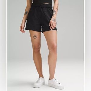 lululemon Cinchable Waist High-Rise Woven Short 3.5"